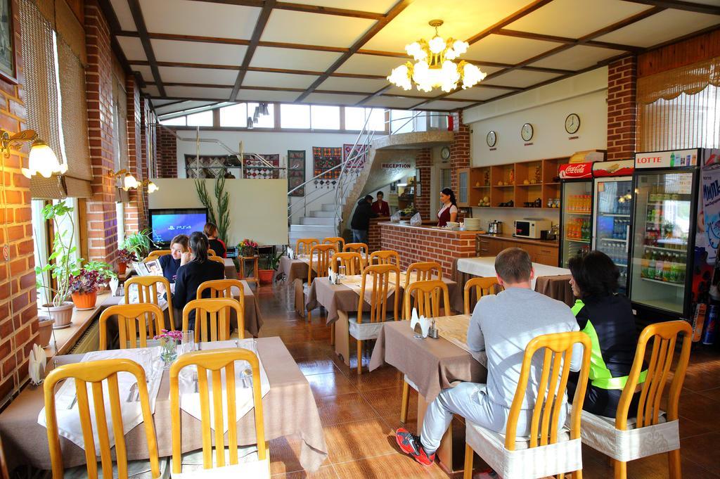 Alpinist Hotel บิชเคก ภายนอก รูปภาพ